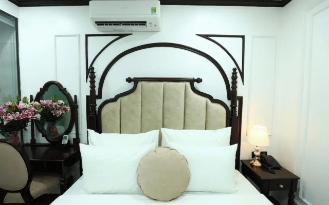 Royal Hotel Me Tri Ha