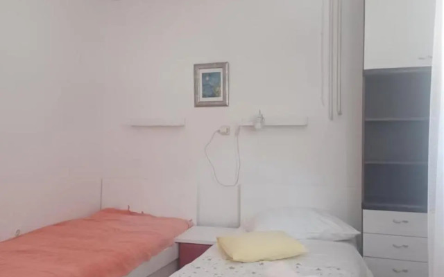 Apartments by the sea Banjol, Rab - 4965