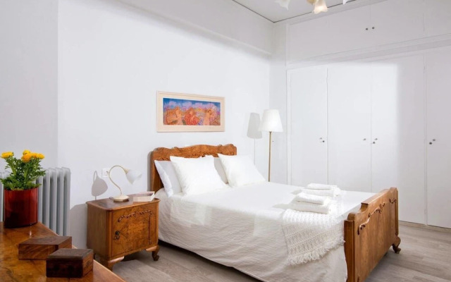 Bright stylish flat 10' walk to centre