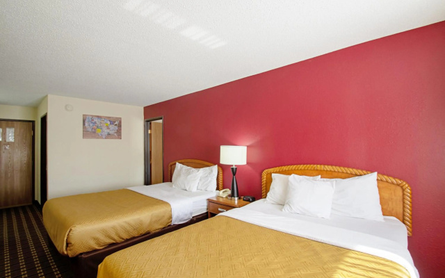 Econo Lodge Inn & Suites Wisconsin Dells