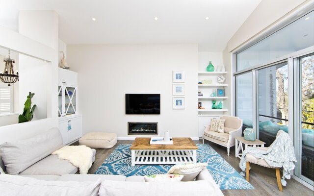 Hampton's Coastline Retreat