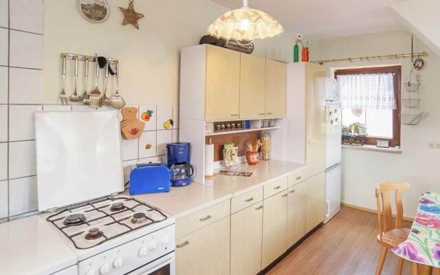 Quaint Apartment in Zella-mehlis With Garden