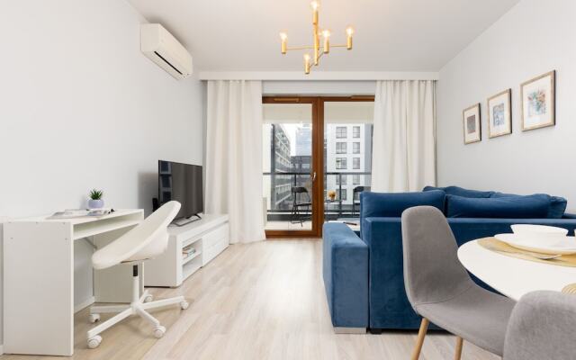 Roomy Apartment Grzybowska219 by Renters