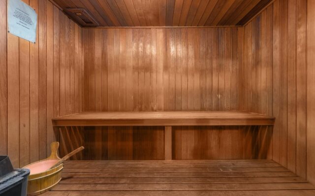 Central Brunswick Apartment Hotel