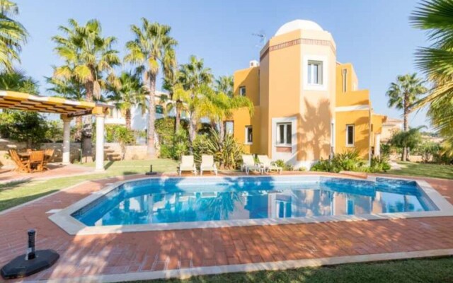 Villa 4 Bedrooms With Pool And Wifi 102546