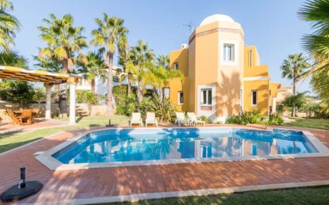 Villa - 4 Bedrooms with Pool and WiFi - 102546