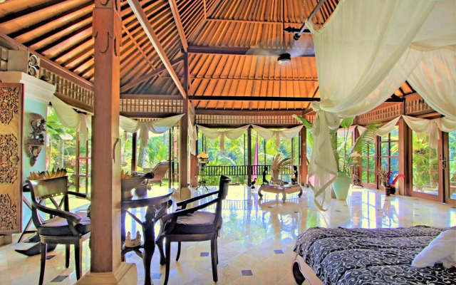 The Mahogany Villa