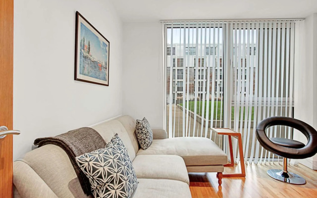 Urban Retreat: Stylish 1-bed Bliss
