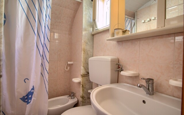 Lo Scalo, Front sea House