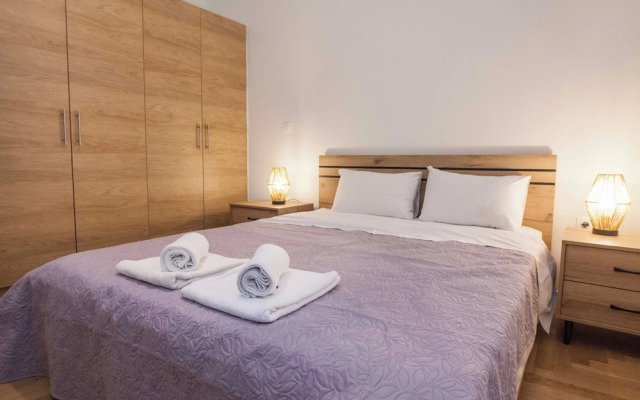 Fresh Urban Apt with Balcony in Zografou