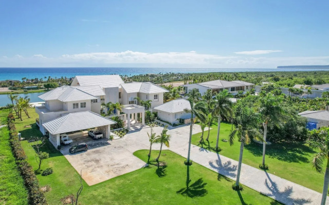 Stunning 6BR Villa With Ocean View in Cap Cana