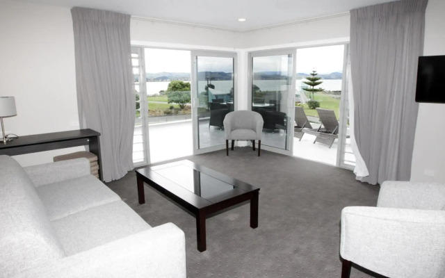 East Pier Hotel