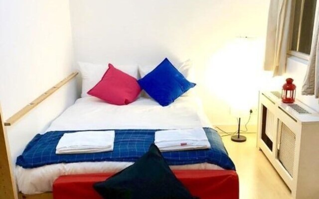 HFS Studio Next To Hydepark L12