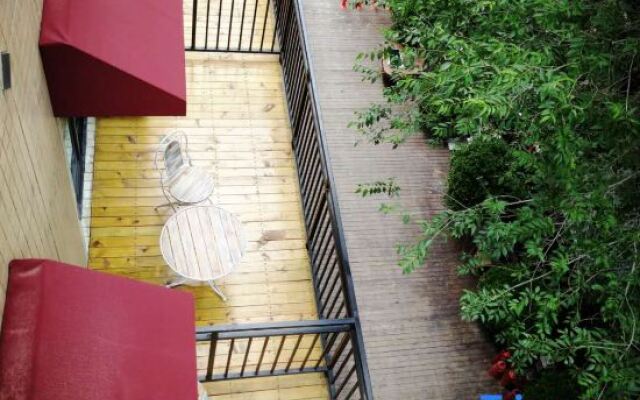 Yoyo Hotel