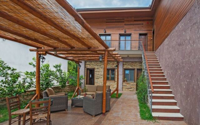Polys Guesthouse