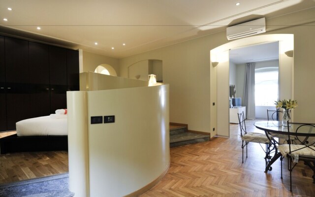 At Home Heart of Milan - Design Duomo Apartment