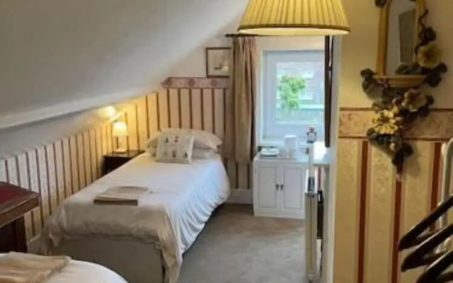 Regis Lodge Guesthouse