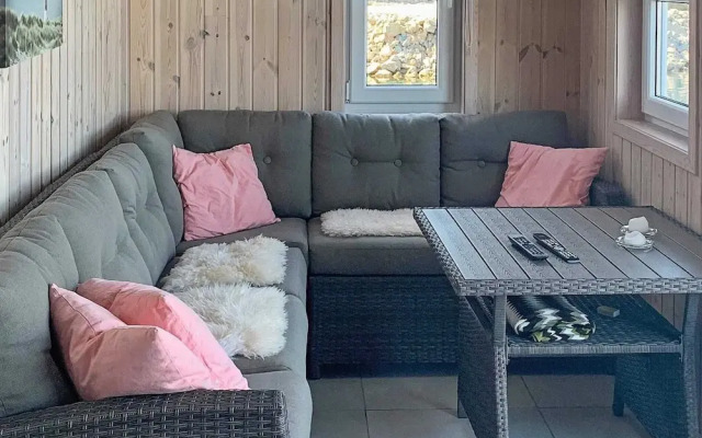6 Person Holiday Home in Urangsvag