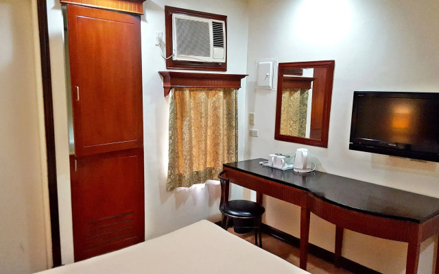 Royale Parc Inn & Suites