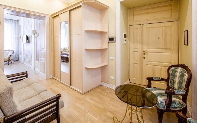 Romari Проспект Свободи 31