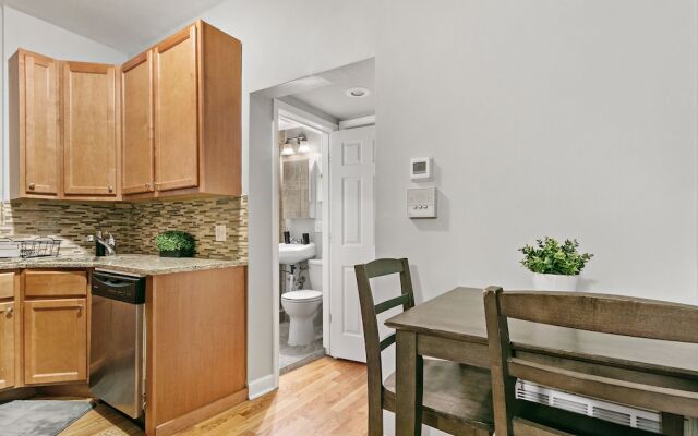 2BR Furnished Apartment in Boystown