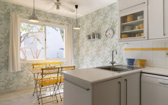 Lunamar in Marbella With 4 Bedrooms and 3 Bathrooms