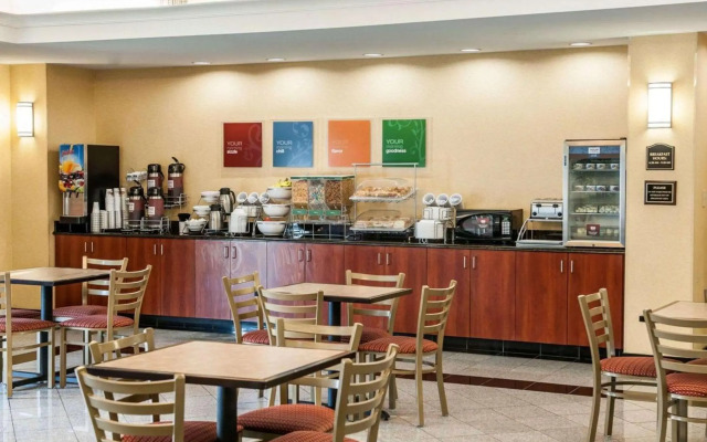 Comfort Suites near Indianapolis Airport