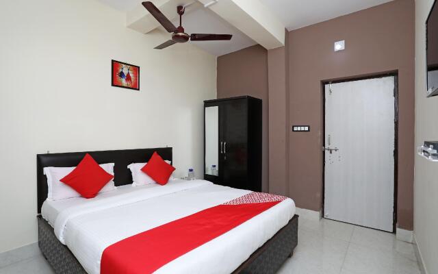 OYO 14505 Regal Stays
