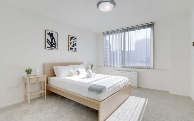 Sensational & Modern apt in Crystal City