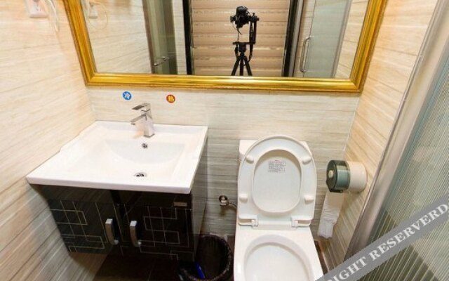 Danxia Mountain No. 5 Hotel