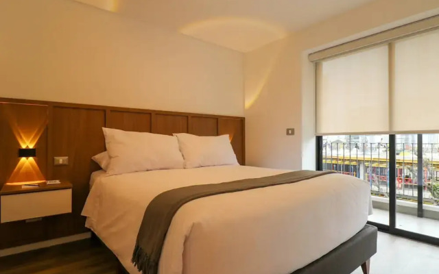 w Radiant 1BR With Modern Balcony in San Isidro