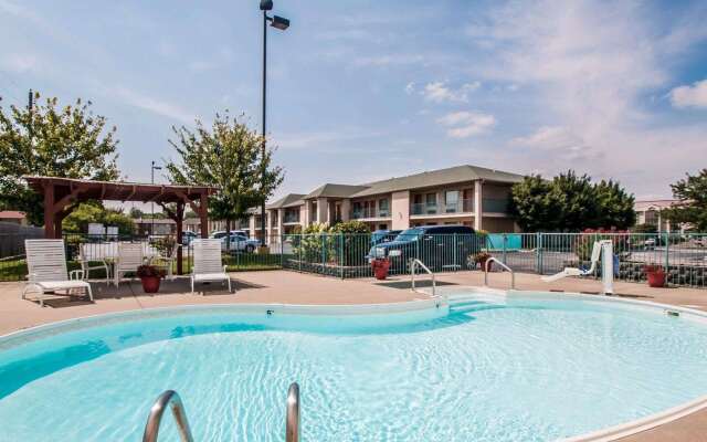 Econo Lodge Springfield I-44