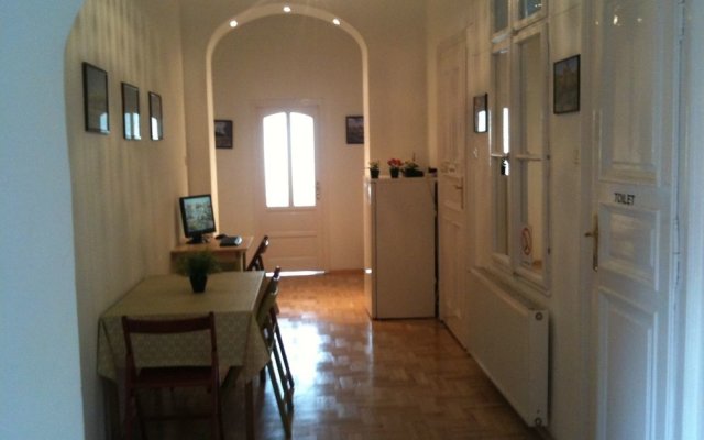 Caterina Hostel and Guesthouse