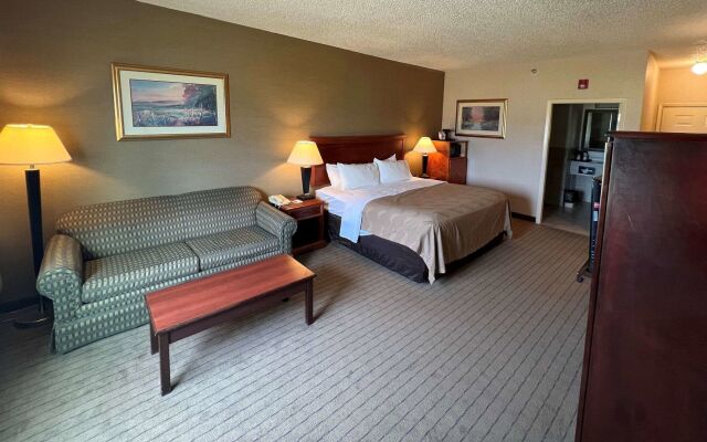 Quality Inn & Suites Grants - I-40