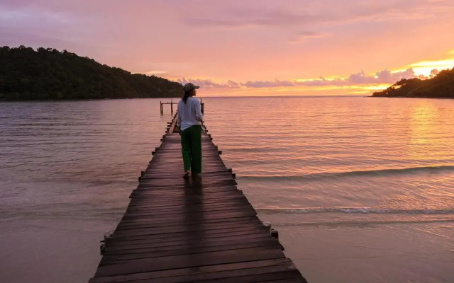 Mad Monkey Koh Rong