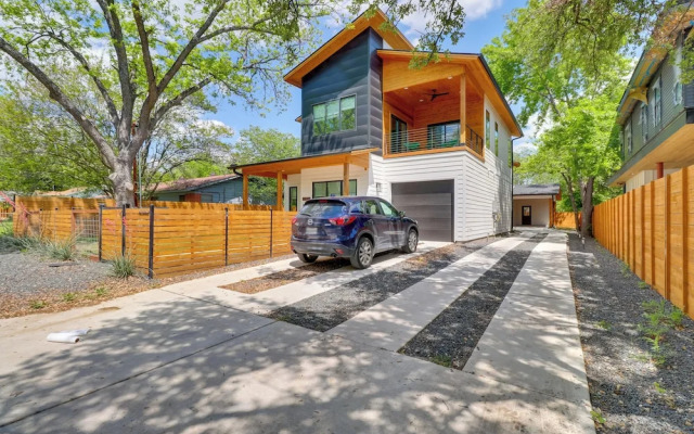 Chic Austin House w/ Spacious Backyard & Hammock