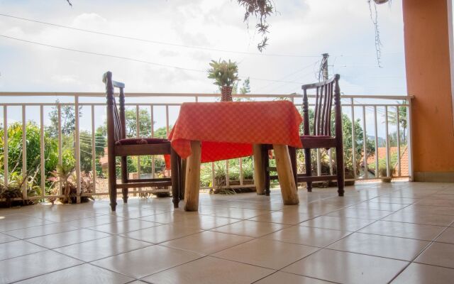 La Grand Chez Johnson Hotel Muyenga