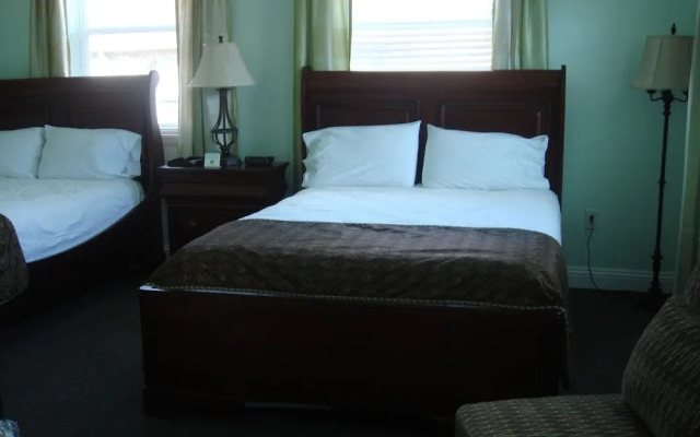 The City Hotel Bar & Grill