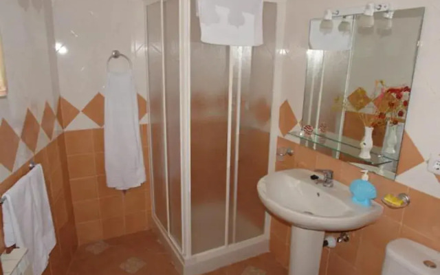 Hostal y Apartamentos Rurales la Bellosina