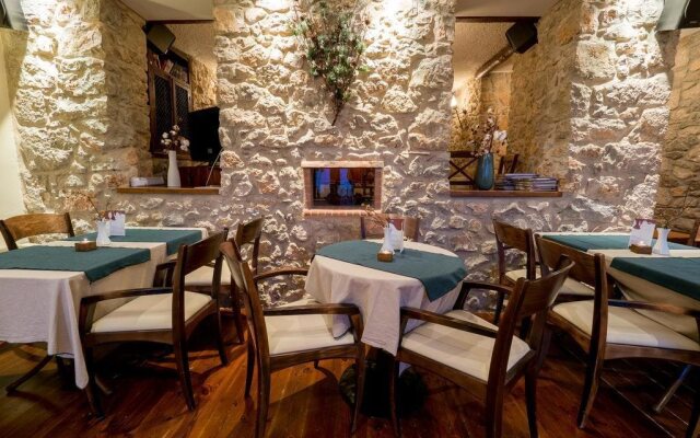 Erochos Suites Hotel