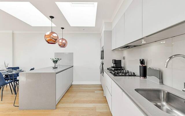 Penthouse Apartment In Brentford
