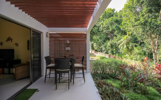 Rooftop Jacuzzi Vacation Home by Olahola