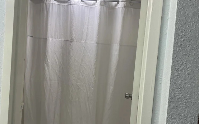 American Inn & Suites