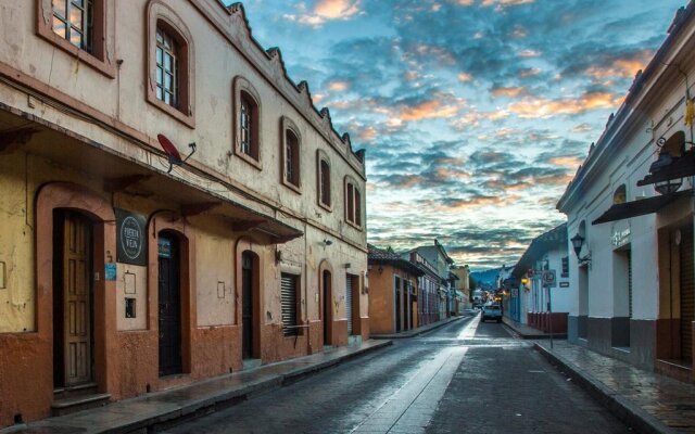 Puerta Vieja Hostel