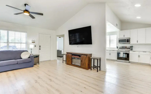Glendale Home w/ Pool, Basketball + Bbq!
