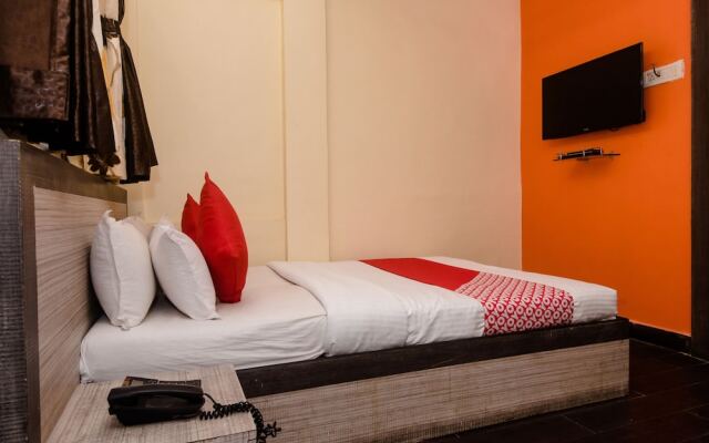 OYO 26206 Hotel Paras