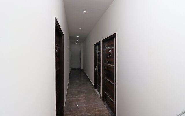 OYO 28576 Laxmi Residency