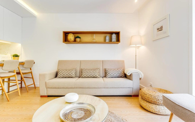 Wood Premium Downtown Apartment by DA'HOME