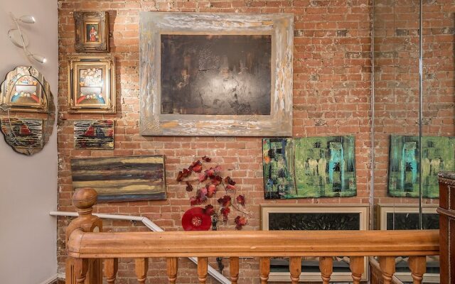 Beautiful 2 BR in the Heart of Downtown