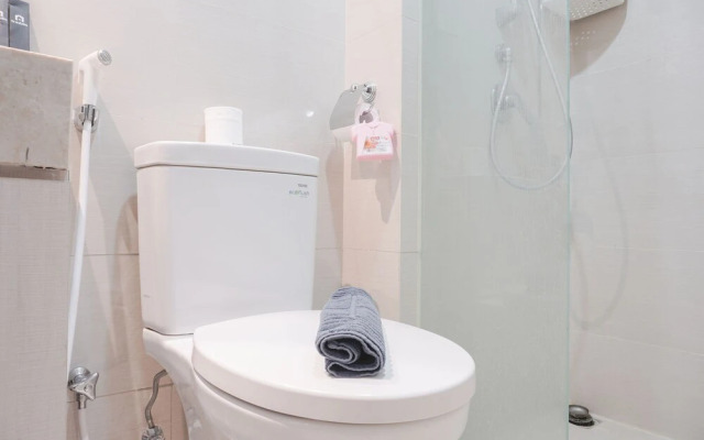 Fully Furnished And Cozy Studio At Green Sedayu Apartment